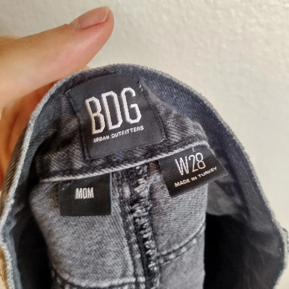 BDG High Rise Mom Black Denim Shorts Sz 26